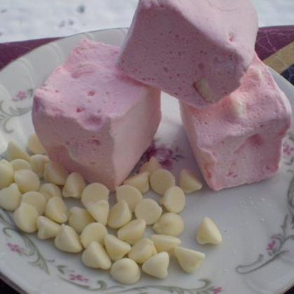 White Chocolate Strawberry Marshmallows 18 Pieces..